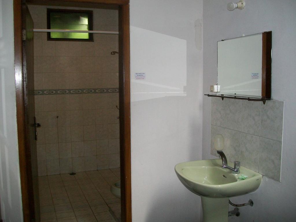 Krowi Inn Surabaya Camera foto