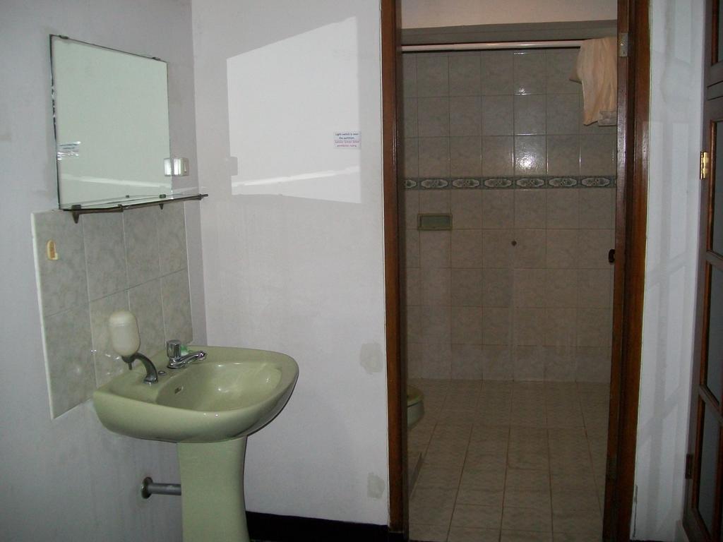 Krowi Inn Surabaya Camera foto