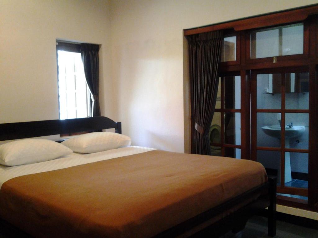 Krowi Inn Surabaya Esterno foto