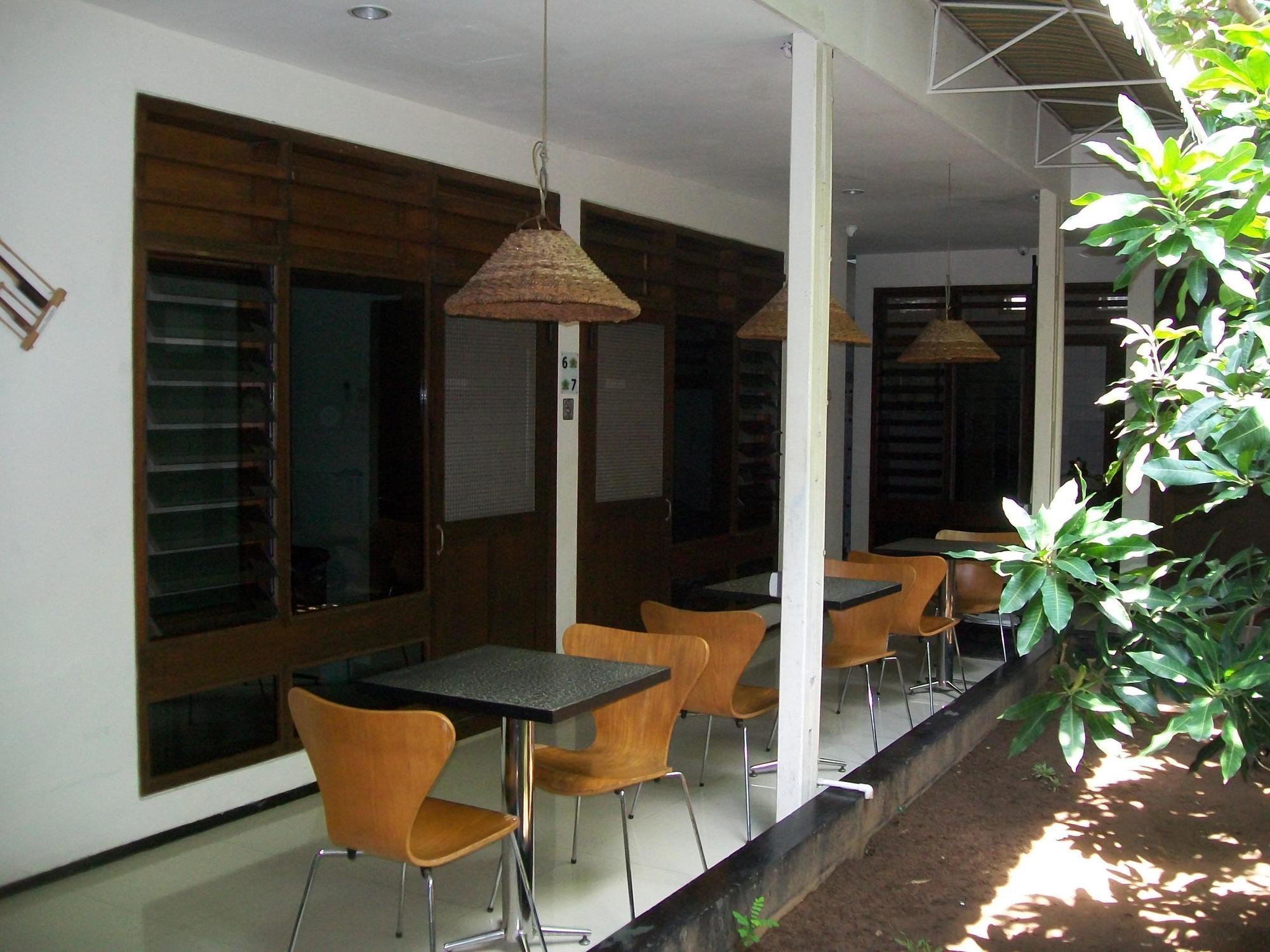 Krowi Inn Surabaya Esterno foto