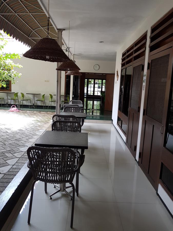 Krowi Inn Surabaya Esterno foto
