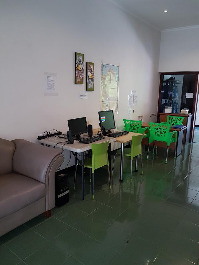 Krowi Inn Surabaya Esterno foto