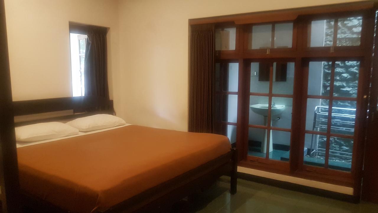 Krowi Inn Surabaya Esterno foto