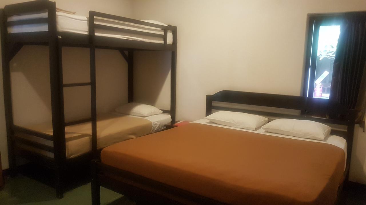 Krowi Inn Surabaya Esterno foto